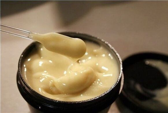 Salbe zur Behandlung von Arthrose der Schulter.